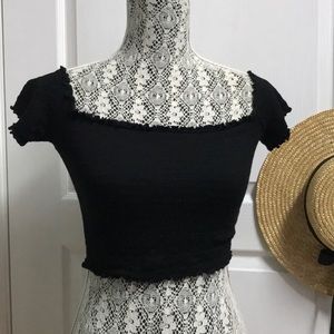 3/$30 🌺 Crop Top - Size M